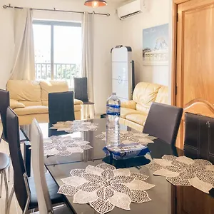 Xl - Sleeps 10 People Pietà